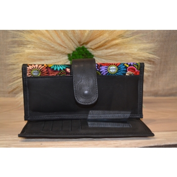 Portfel duży skórzany ciemnobrązowy z kwiatowym kolorowym haftem .